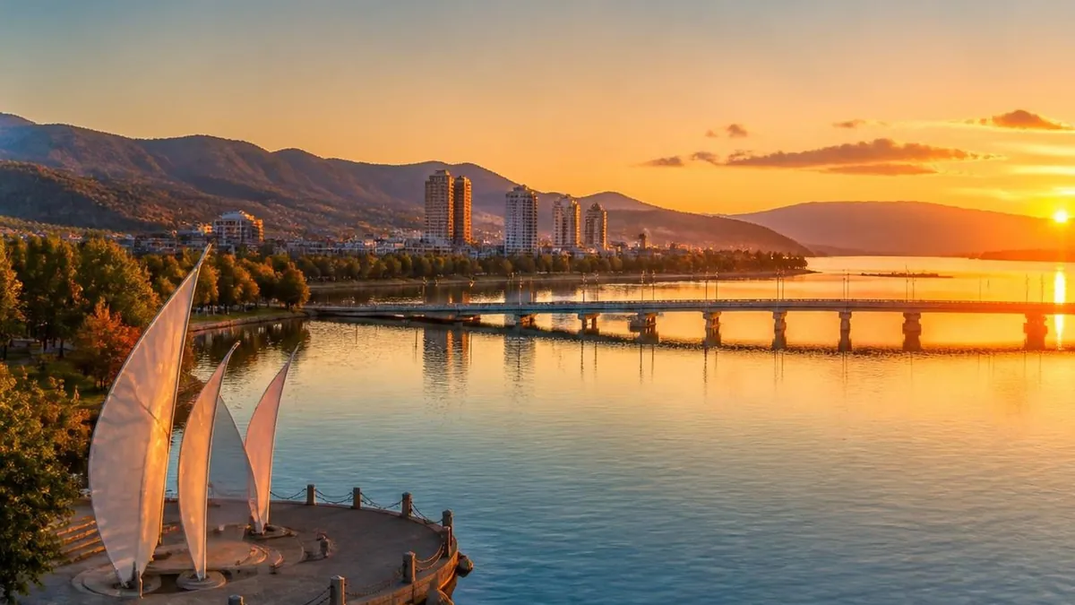 Sunset over Okanagan Lake and the Kelowna waterfront with the Sails sculpture
